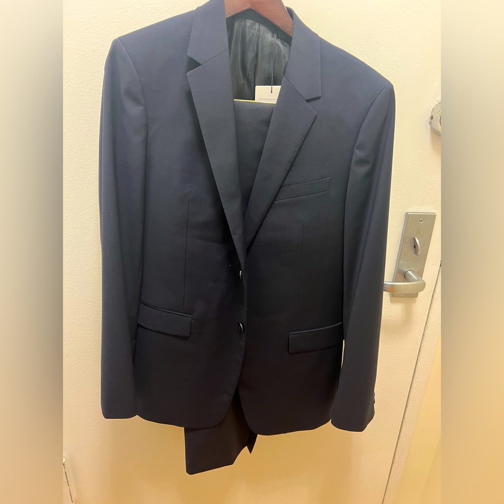 Theory Men’s Suit - Brand New Tags On - Navy